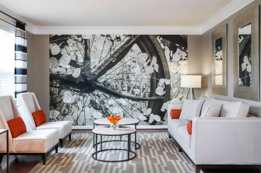 Фрески в интерьере гостиной