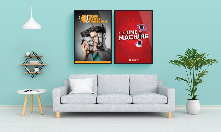 Мокап плакат на стене