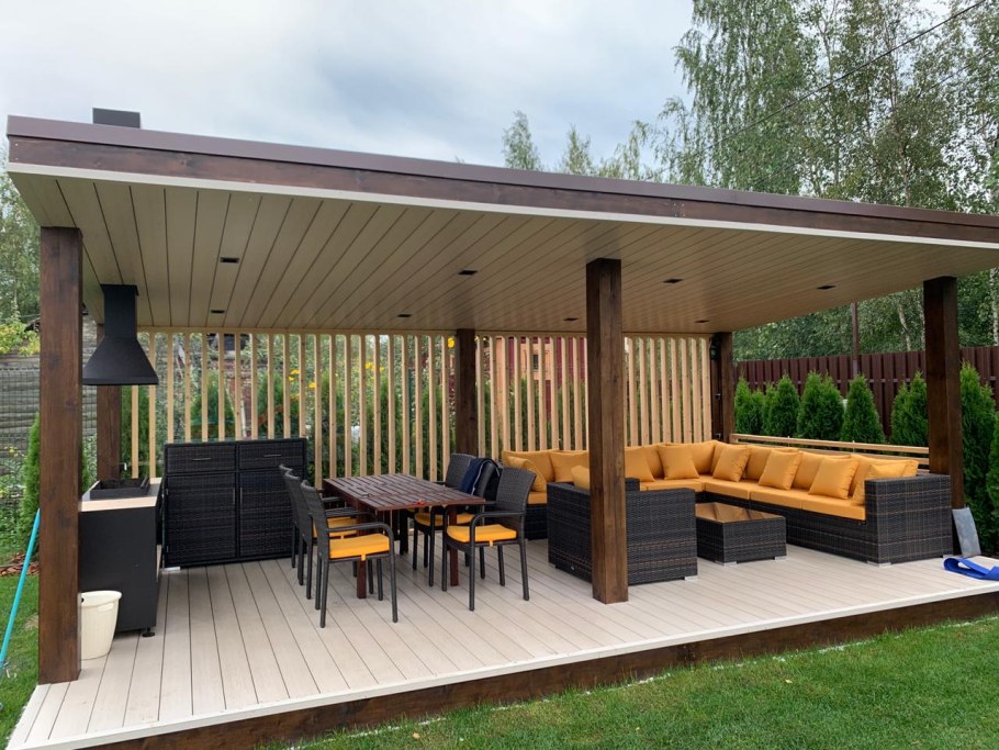 Современная беседка с мангальной зоной