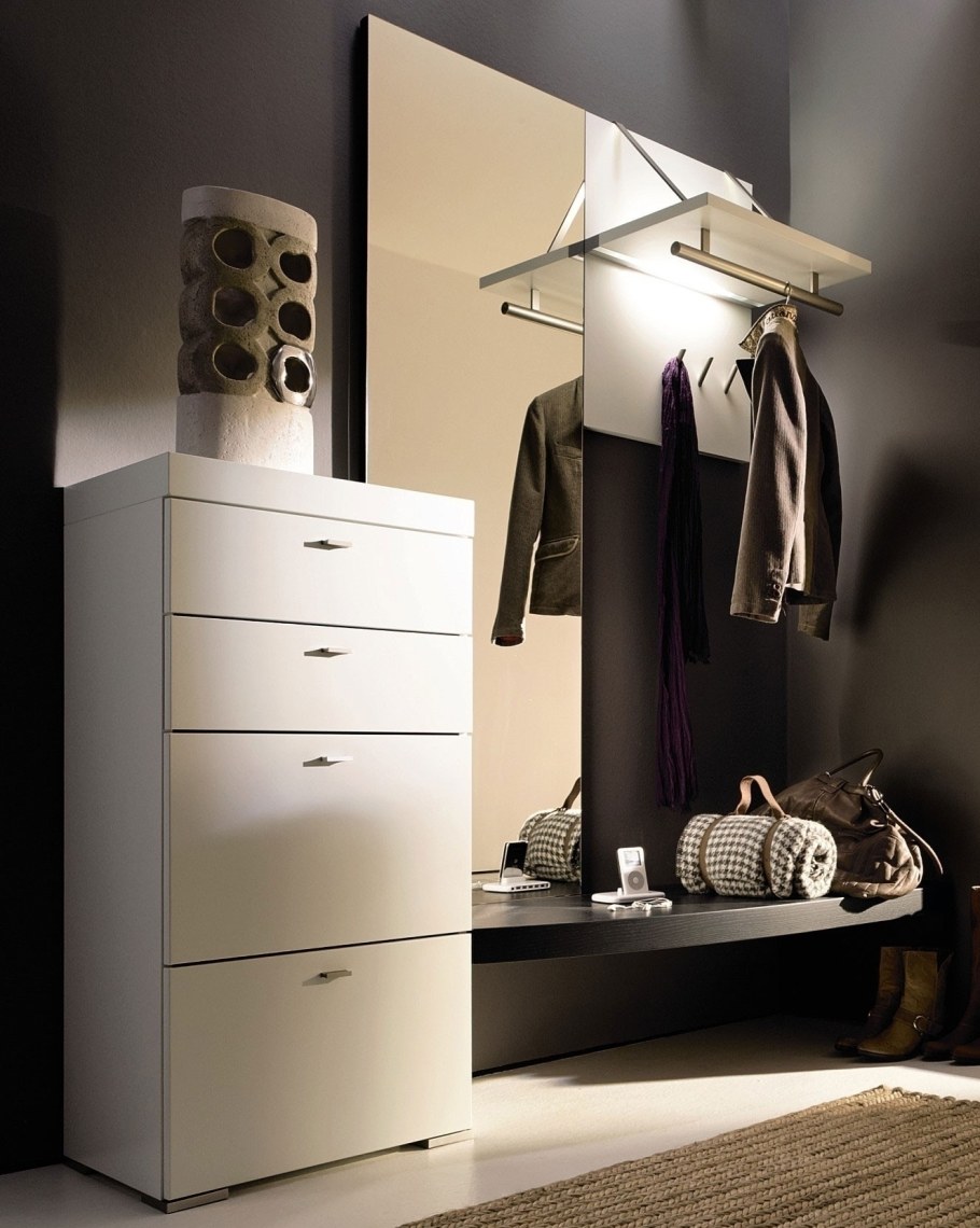 Прихожая стильная современная