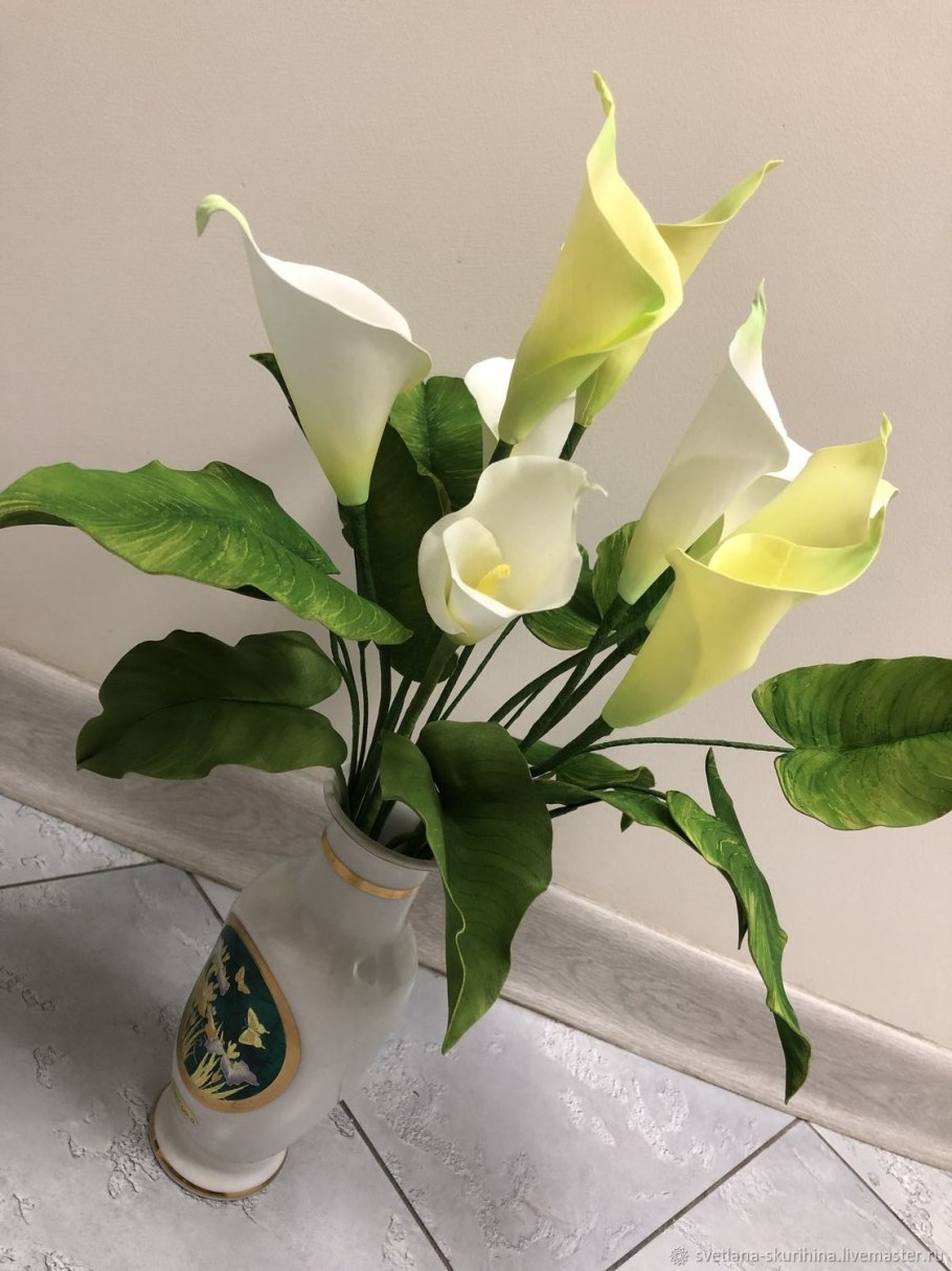 Каллы в интерьере дома