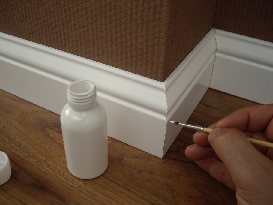 Уголки для плинтуса напольного