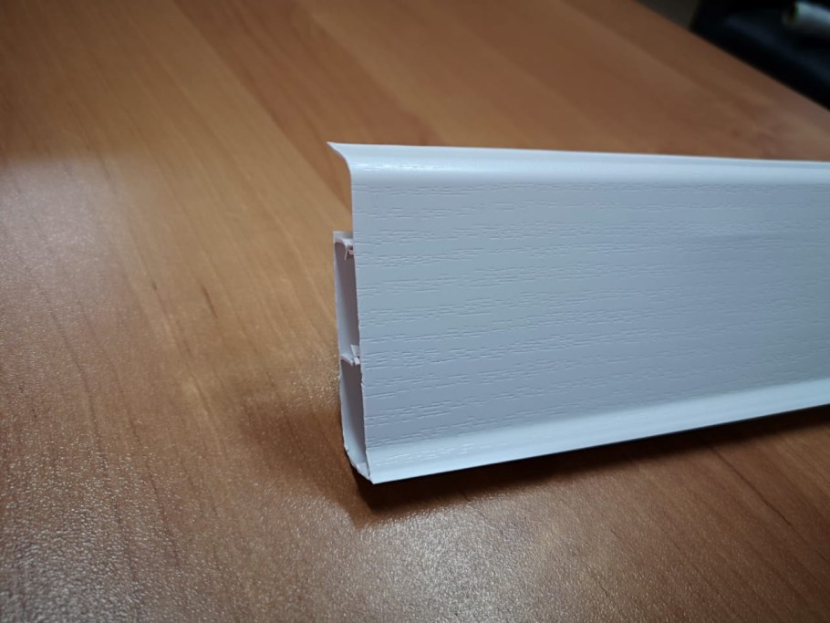 Плинтус идеал система 80 мм белый матовый