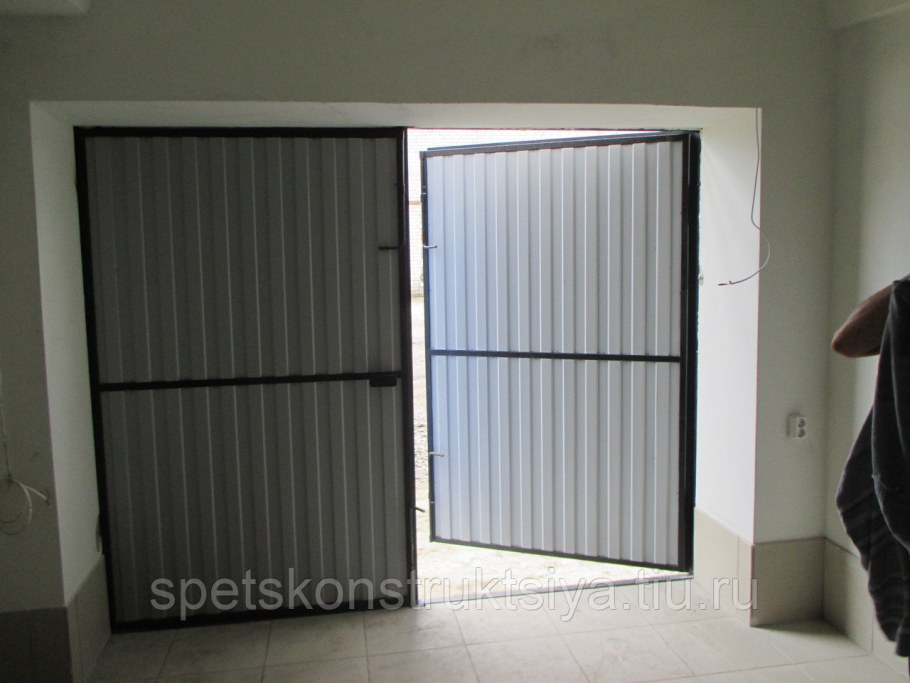 Металлические ворота для гаража