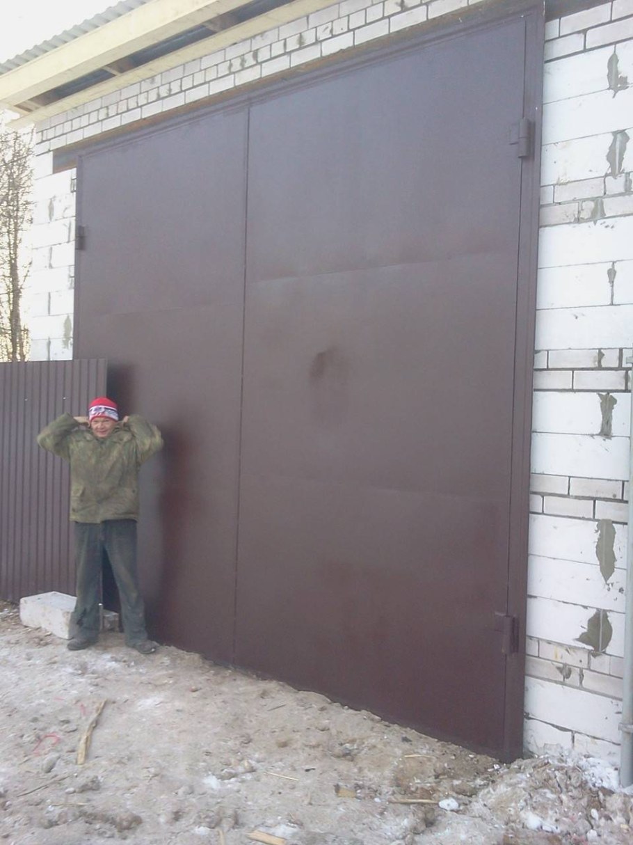 Ворота гаражного типа распашные 2000х2850