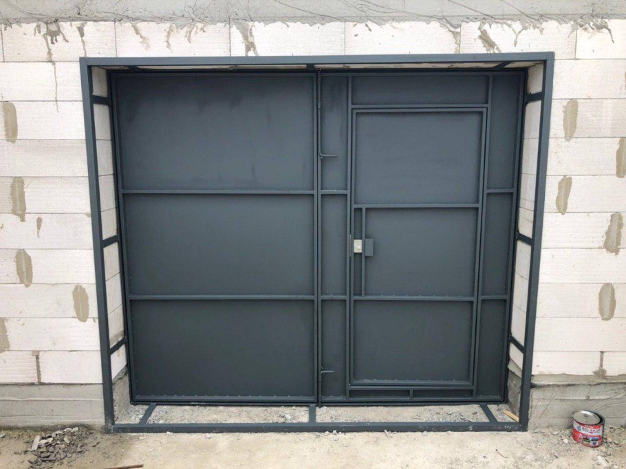 Гаражные ворота распашные металлические из профиля 40*20,1.5