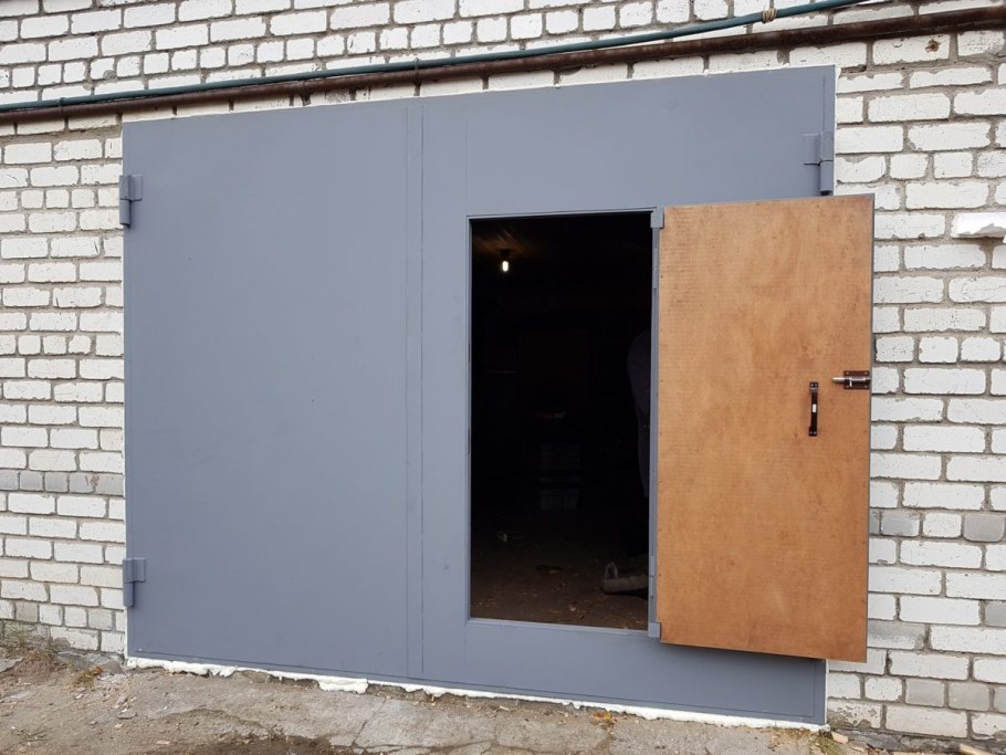 Ворота гаражные распашные металлические 3500х3500