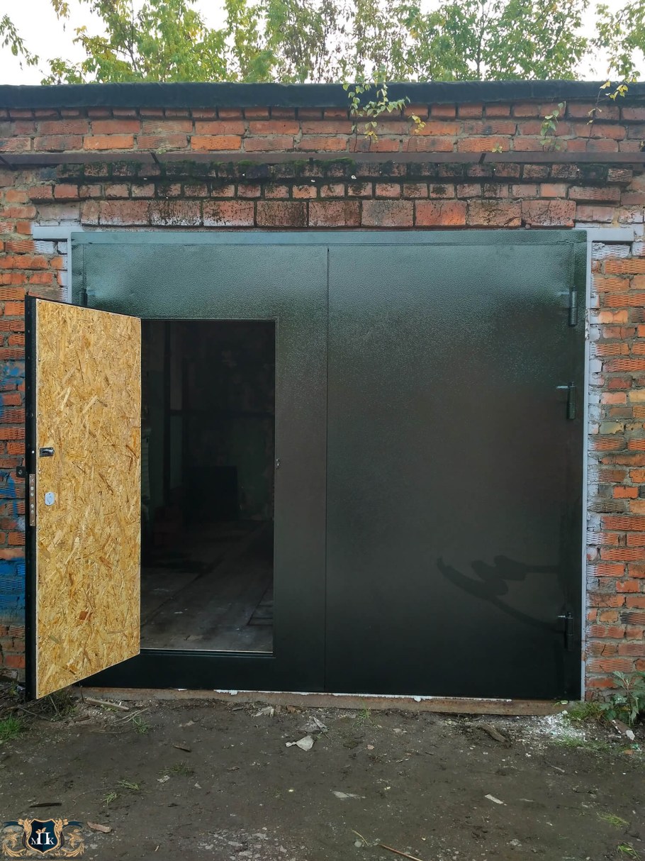 Железные ворота для гаража