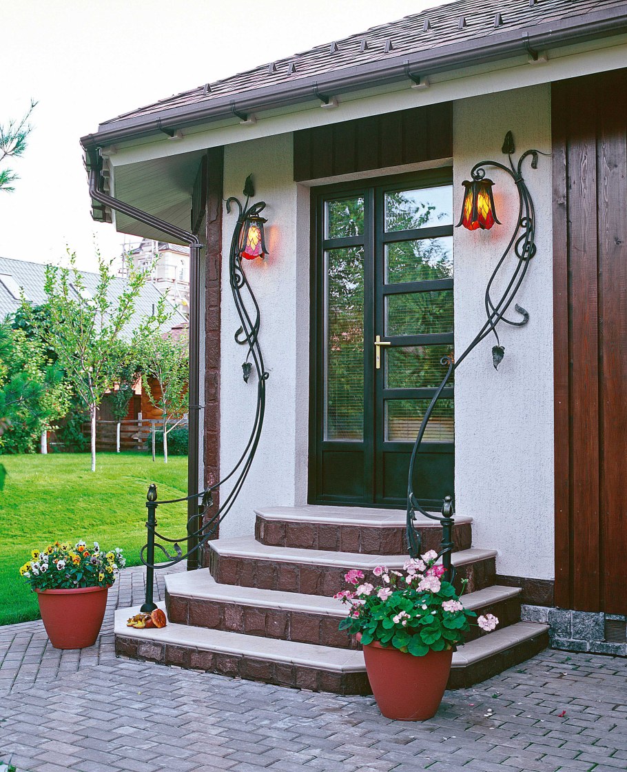 Крыльцо в частном доме