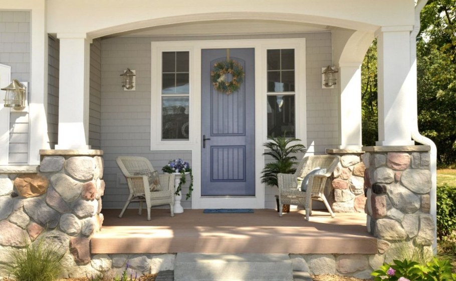 Крыльцо в загородном доме