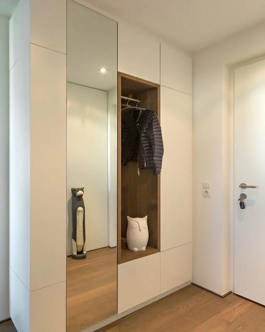 Прихожая для узкого коридора