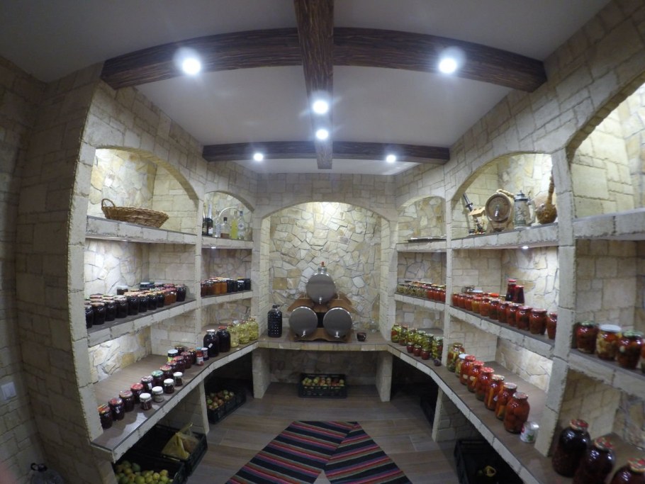 Обустраиваем погреб