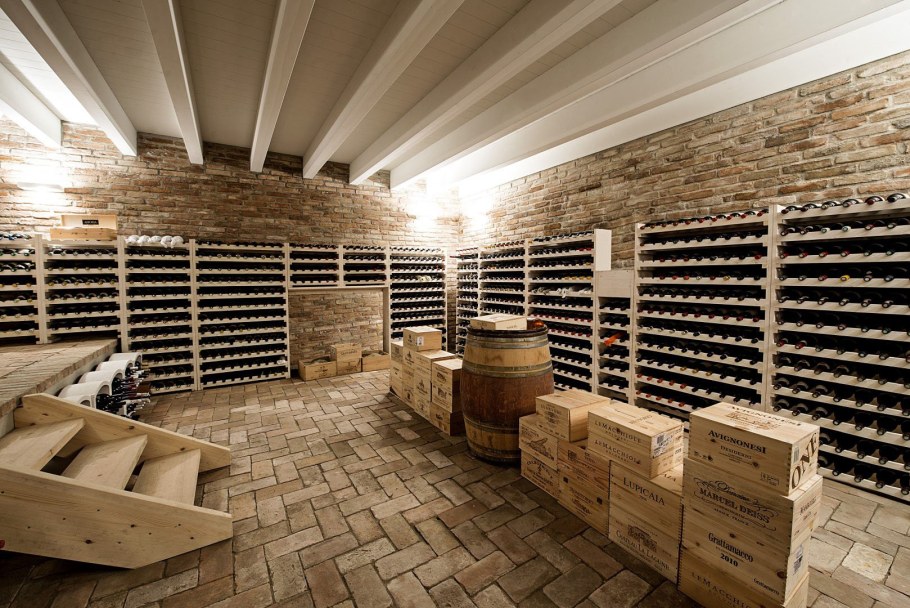 Красивый погреб