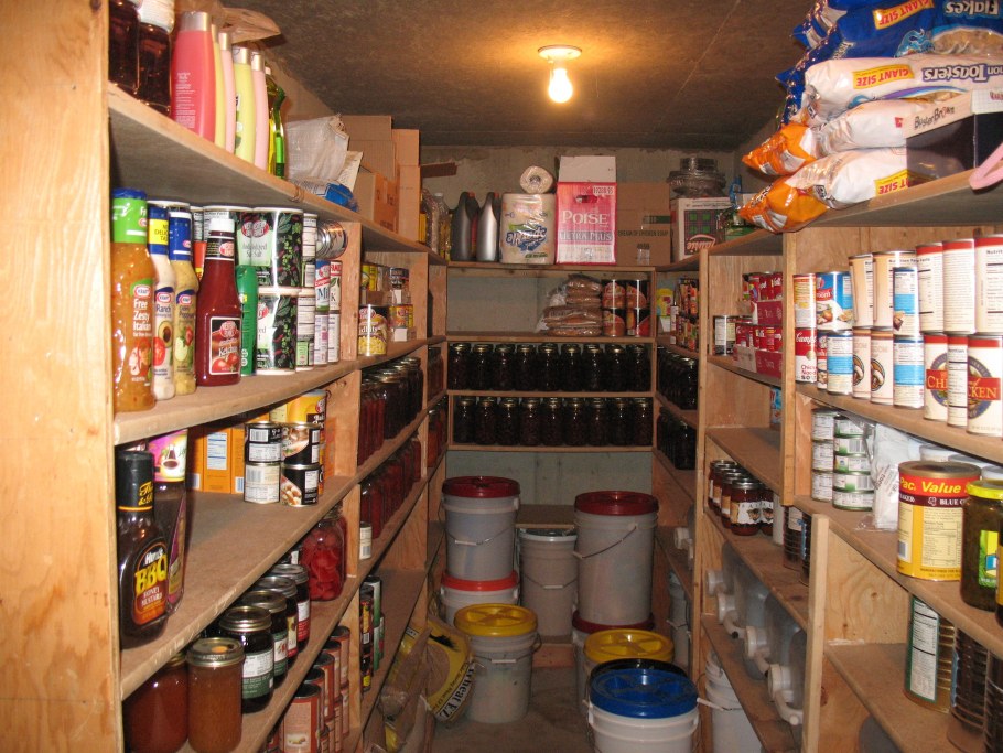 Погреб в частном доме для продуктов