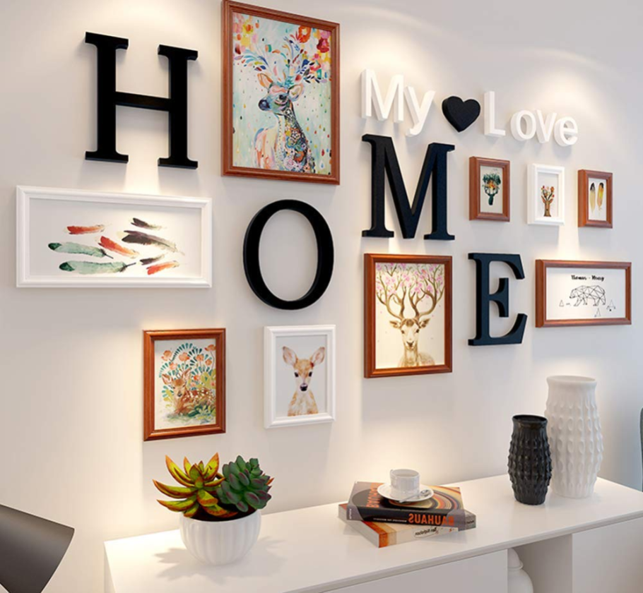 Рамки на стене декор