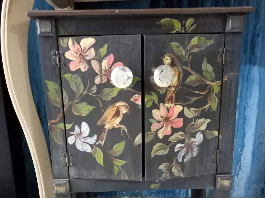 Новая жизнь старой мебели и предметов интерьера