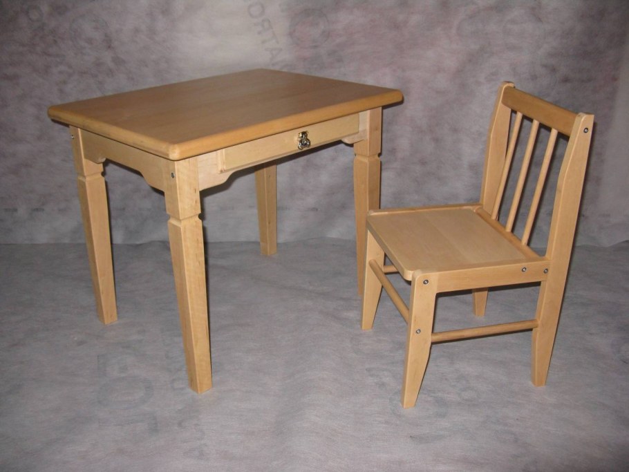 Детский стол и стул из дерева