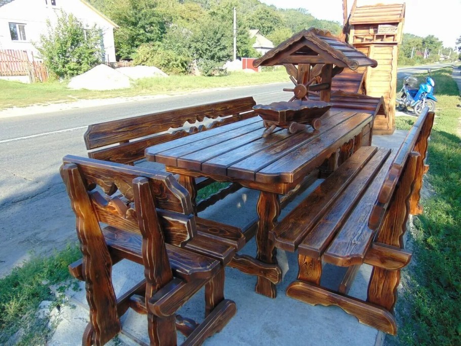 Состаренная мебель из дерева