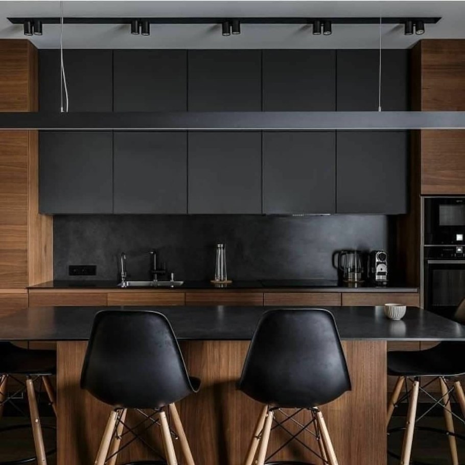 Кухня лофт черная с деревом