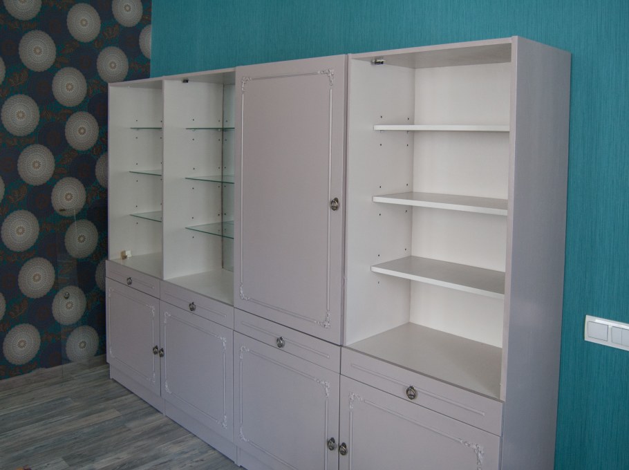 Перекрашенные советские стенки