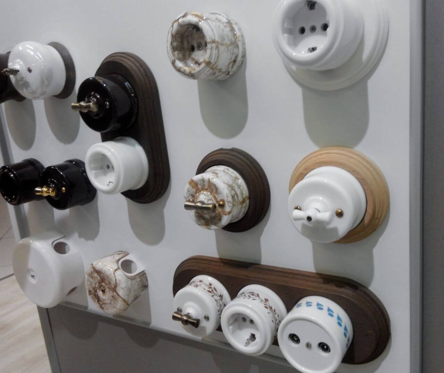 Керамическая розетка