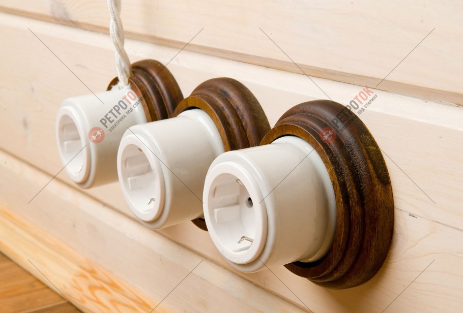 Розетка для наружной проводки