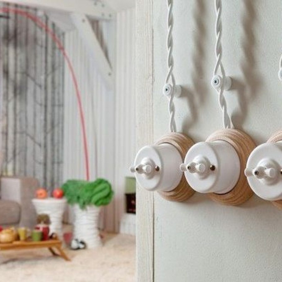 Ретро проводка Бирони в интерьере