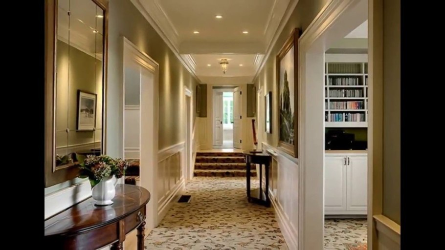 Интерьер коридора в частном доме