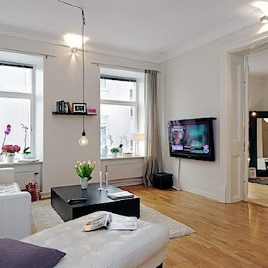 Зеркало для увеличения пространства маленькой гостиной