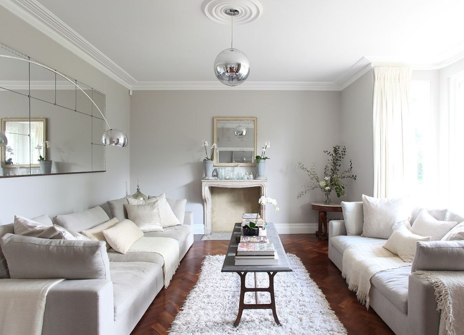 Зеркало над диваном в интерьере