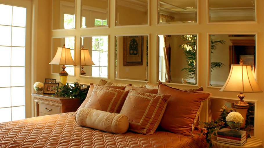 Имитация окна в интерьере