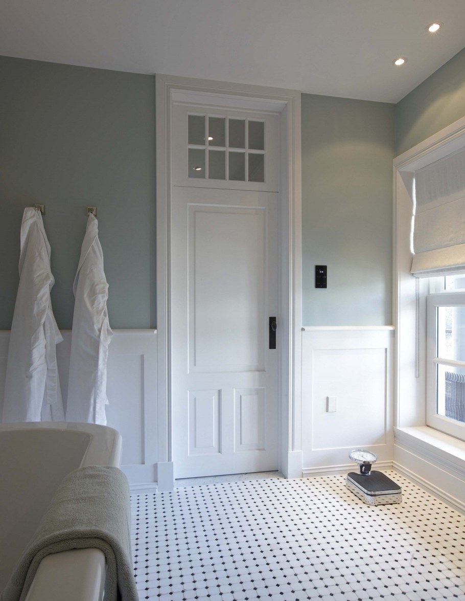 Двери до потолка в интерьере