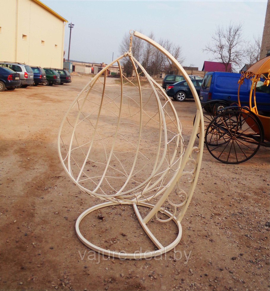 Подвесное кресло из металла