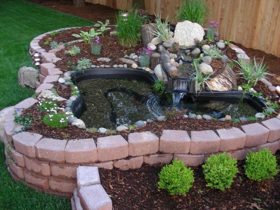 Декор в саду с прудиком