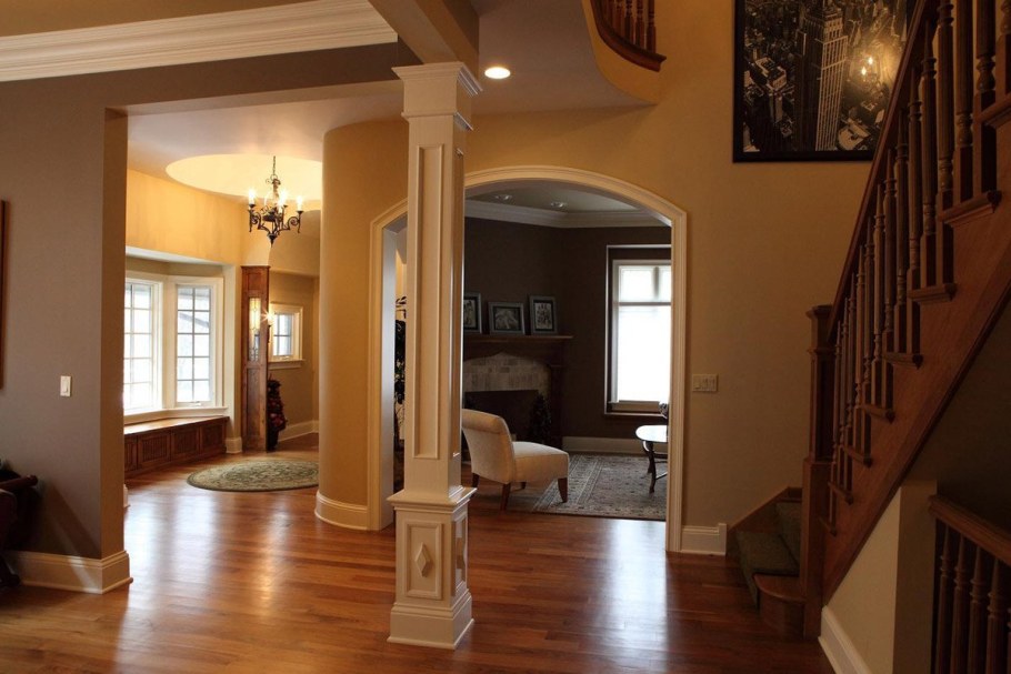 Отделка колонн в доме