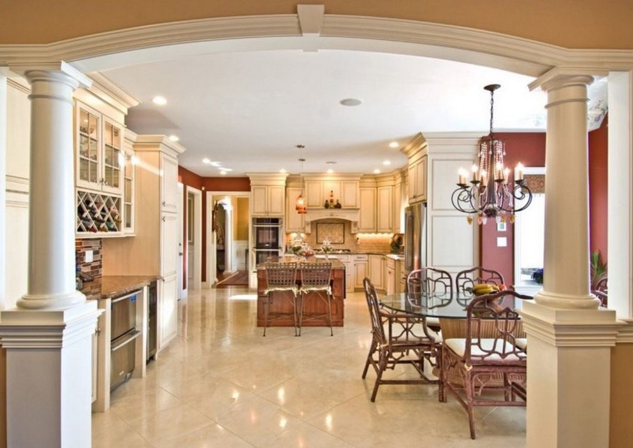 Кухня-гостиная с колоннами