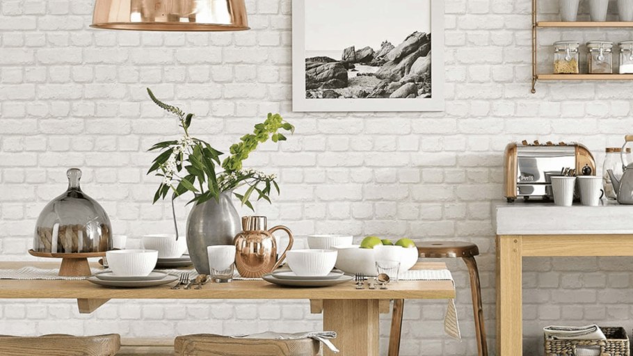 Обои под кирпич в интерьере