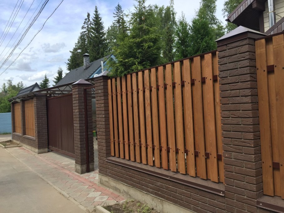 Красивый фасадный забор