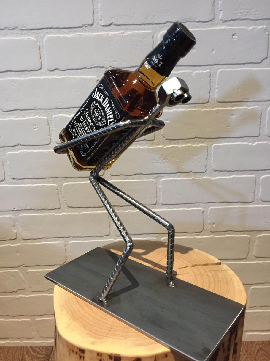 Оригинальные подставки под бутылки