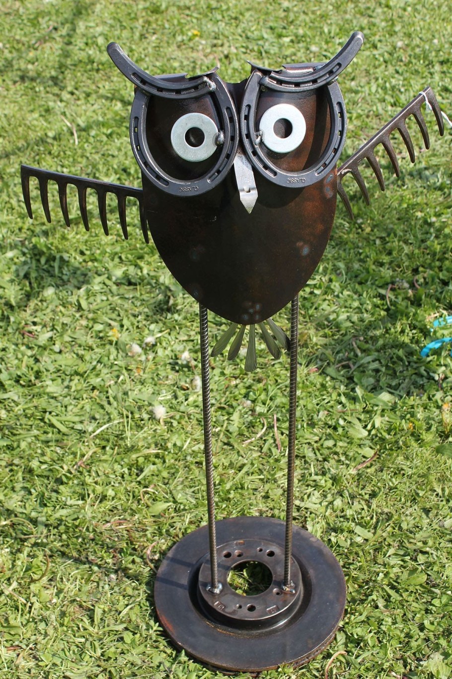 Фигуры из металлолома для сада