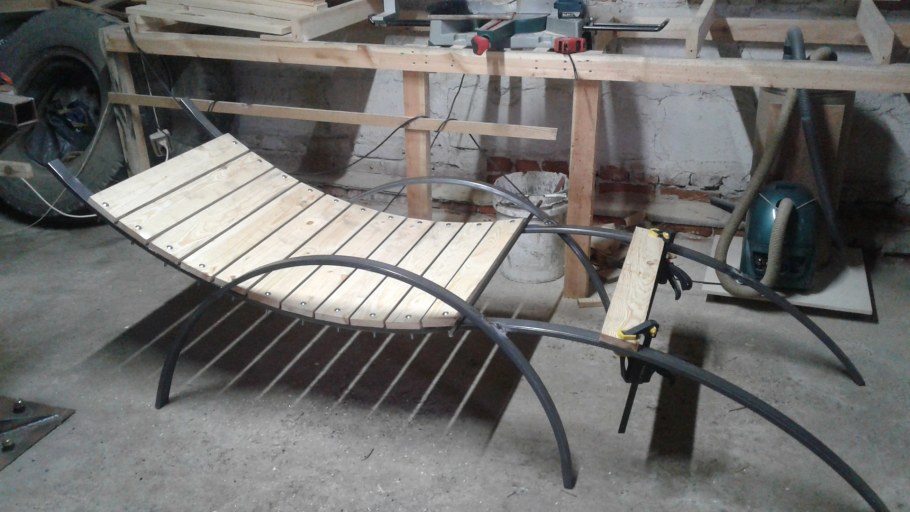Лежак из профильной трубы