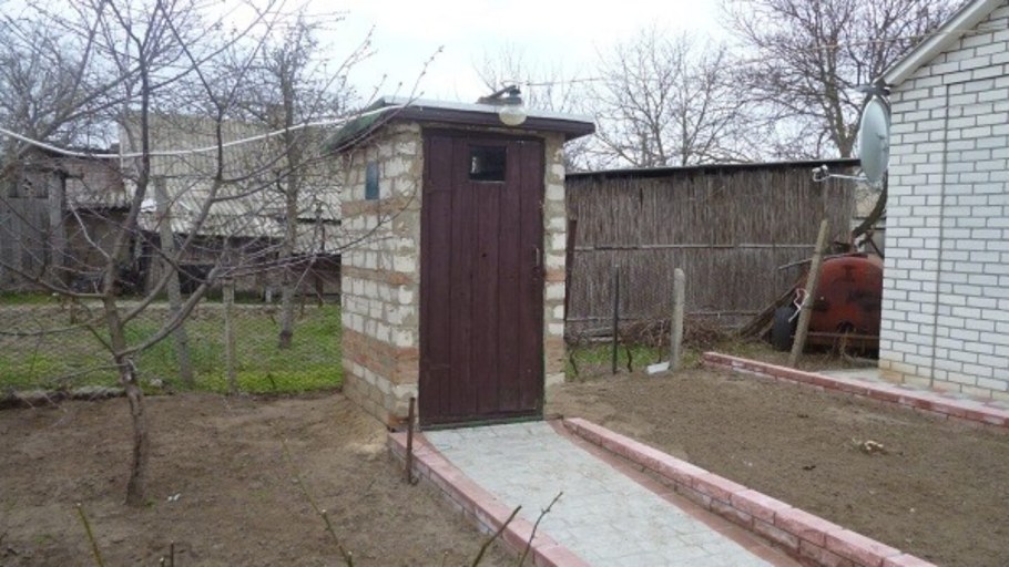 Туалет из кирпича на даче своими руками кладка кирпича с нуля