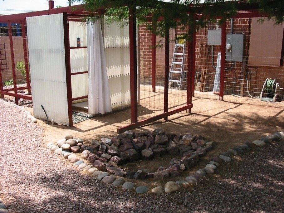 Летний душ из кирпича