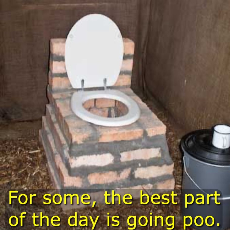 Уличный туалет из кирпича