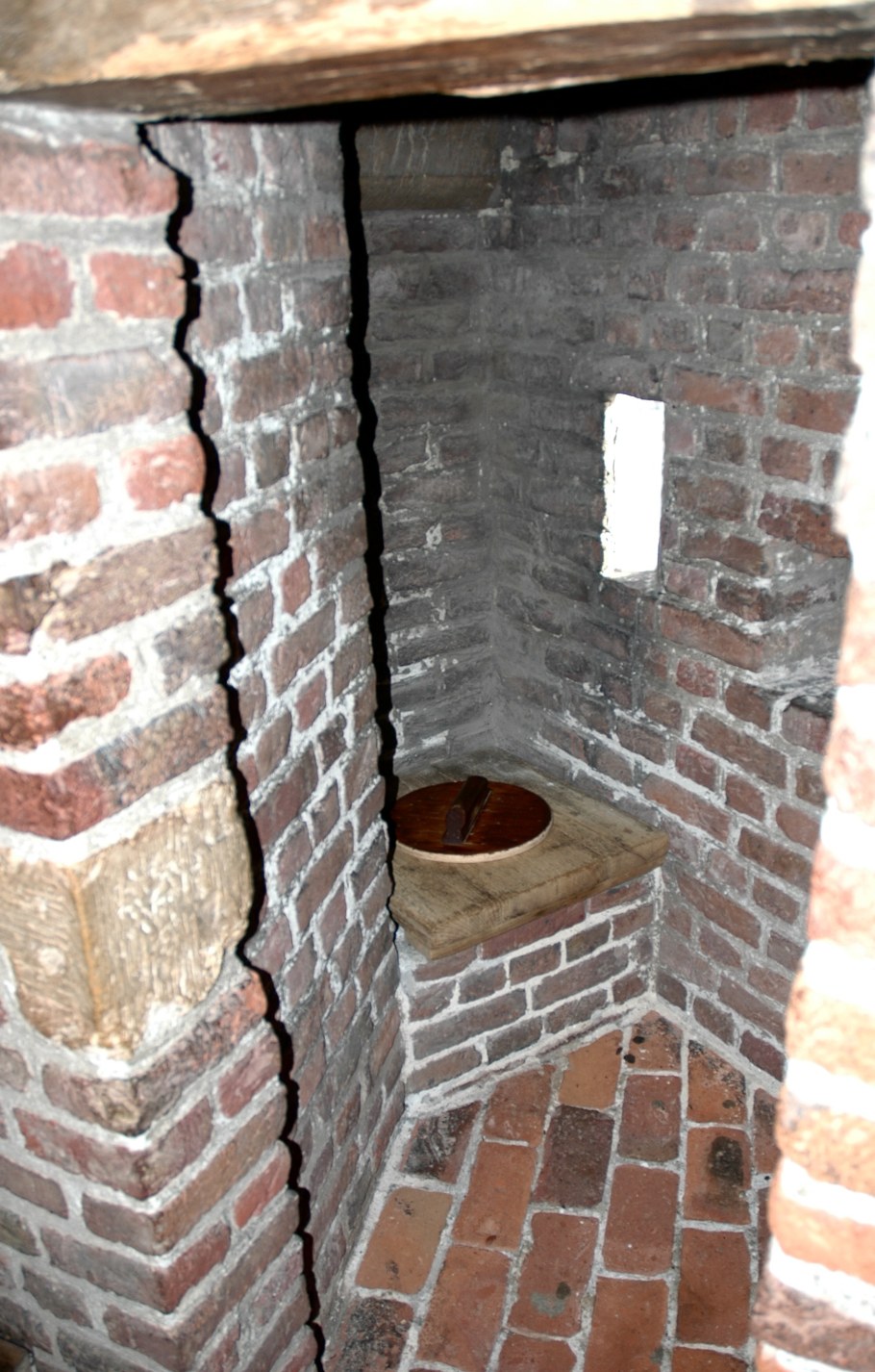 Дачный туалет из кирпича