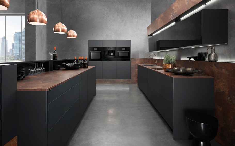 Кухня в темных тонах