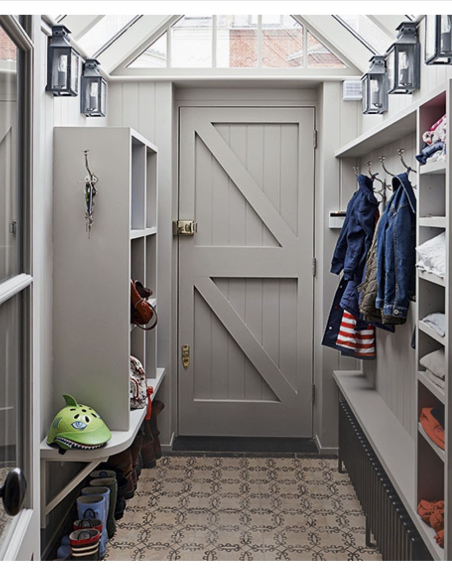 Прихожая в маленьком тамбуре