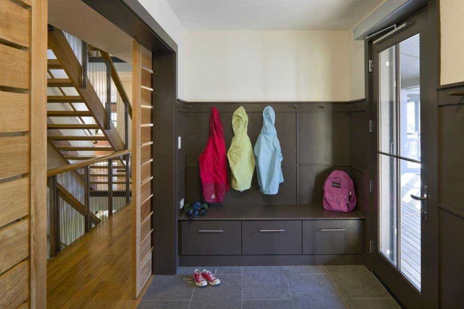 Интерьер прихожей в частном доме