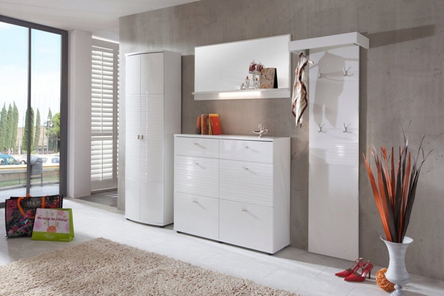 Белая прихожая в современном