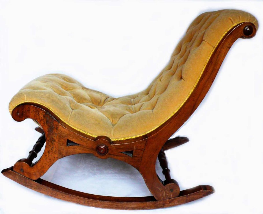 Кресло из дерева